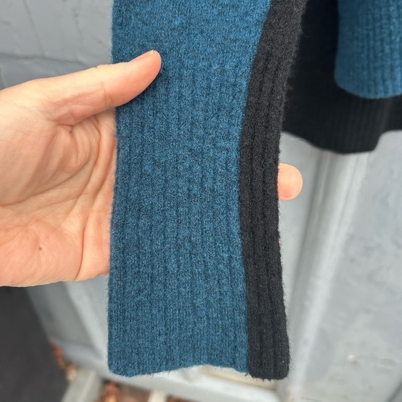 Athleta Merino Transit Colourblock turtleneck, size Small - Picture 6 of 9